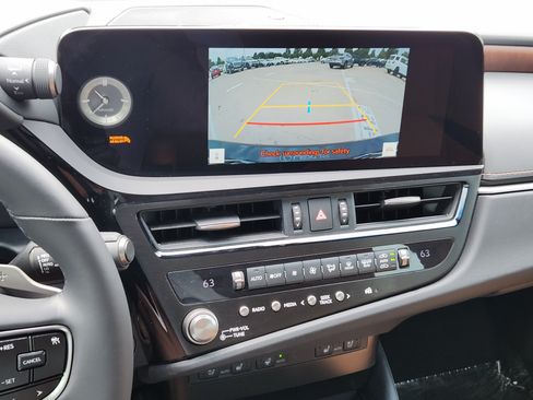 Used 2025 Lexus ES 350 w/ Premium Package FWD image 10