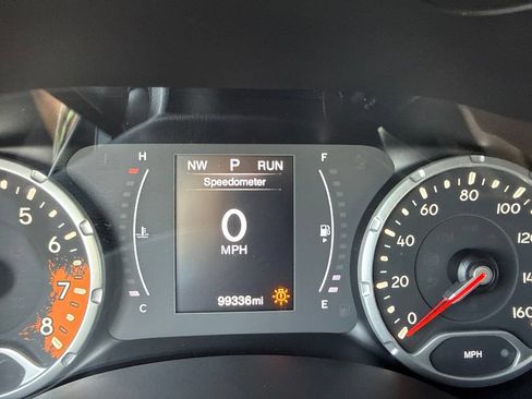 Used 2018 Jeep Renegade Latitude FWD image 9