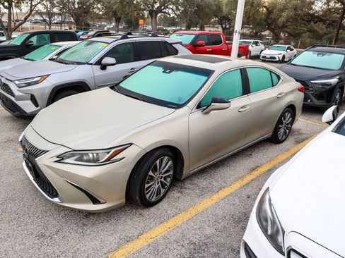 Used 2021 Lexus ES 350 w/ Premium Package image 3