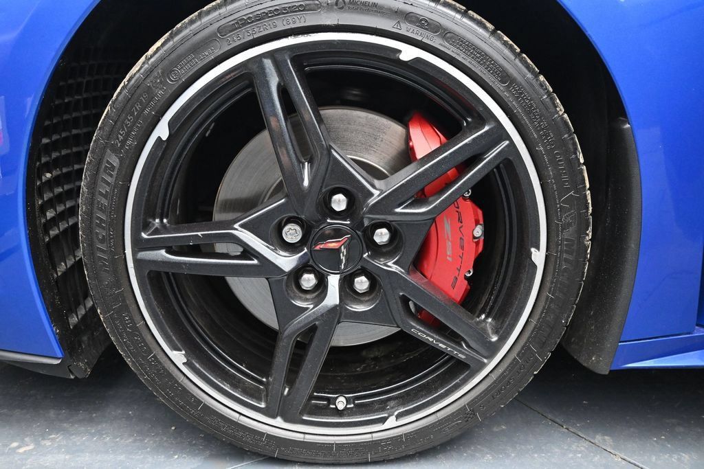 Used 2022 Chevrolet Corvette Stingray Premium Conv w/ Z51 Performance Package RWD image 2