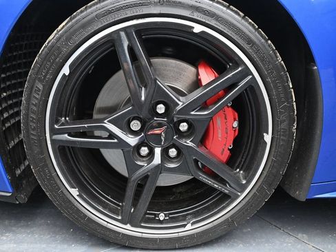 Used 2022 Chevrolet Corvette Stingray Premium Conv w/ Z51 Performance Package RWD image 2