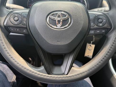 Used 2019 Toyota RAV4 LE FWD image 33
