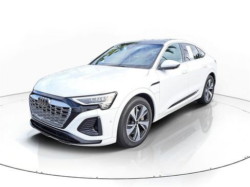Certified 2024 Audi Q8 e-tron Premium Plus w/ Premium Plus Package image 2