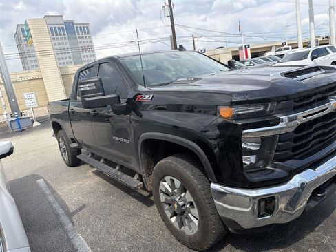 Used 2026 Chevrolet Silverado 2500 LT AWD/4WD image 2