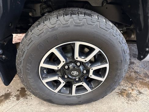 Used 2019 Toyota Tundra SR5 w/ TRD Off Road Package image 11