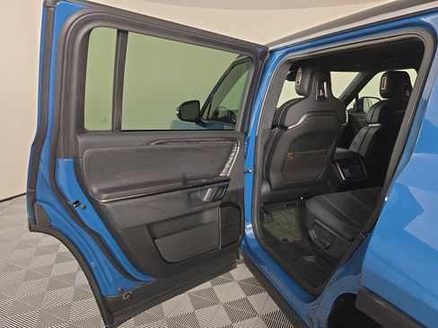 Used 2022 Rivian R1S Launch Edition image 17