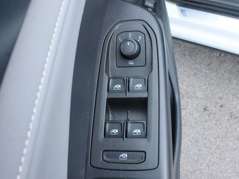 Used 2024 Volkswagen Taos SE FWD image 11