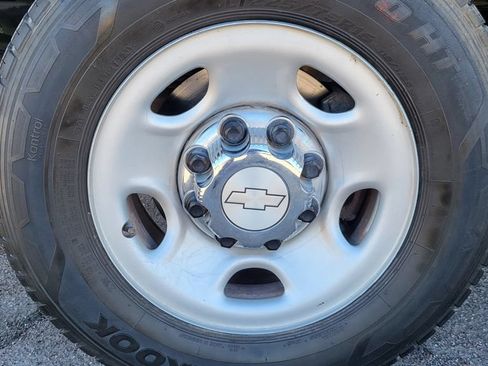 Used 2020 Chevrolet Express 2500 LT w/ LT Preferred Equipment Group RWD image 16