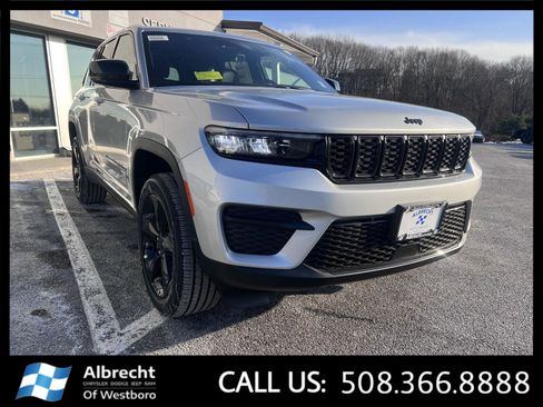 New 2025 Jeep Grand Cherokee Altitude AWD/4WD image 7
