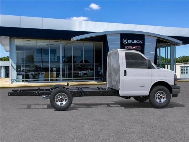 New 2025 GMC Savana 3500 w/ Power Convenience Package RWD image 5
