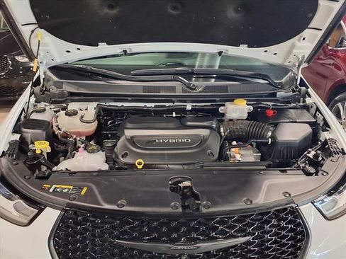 Used 2024 Chrysler Pacifica Select image 13