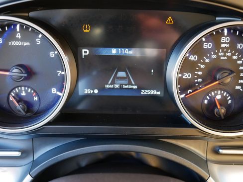 Certified 2024 Kia Carnival LX image 20