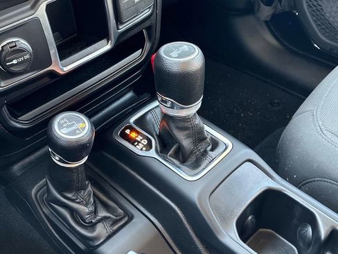 Used 2022 Jeep Wrangler Unlimited Sport image 26