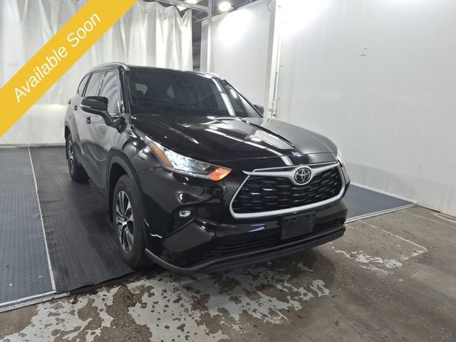 Used 2021 Toyota Highlander XLE AWD/4WD image 7
