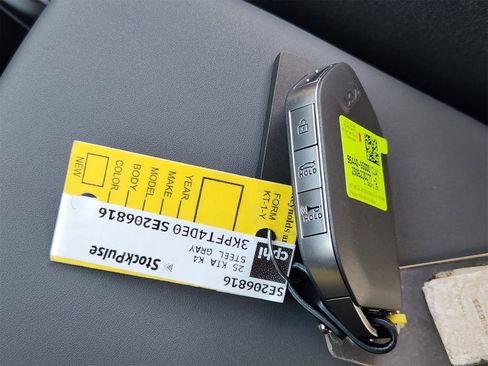 New 2025 Kia K4 LXS image 30