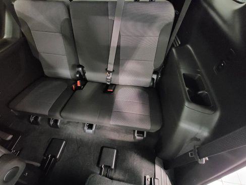 Used 2023 Chevrolet Traverse LT image 25