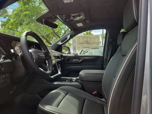 New 2026 GMC Yukon XL Elevation w/ Elevation Premium Package AWD/4WD image 8