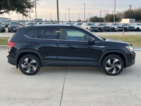 Used 2024 Volkswagen Taos SE w/ Panoramic Sunroof Package image 11