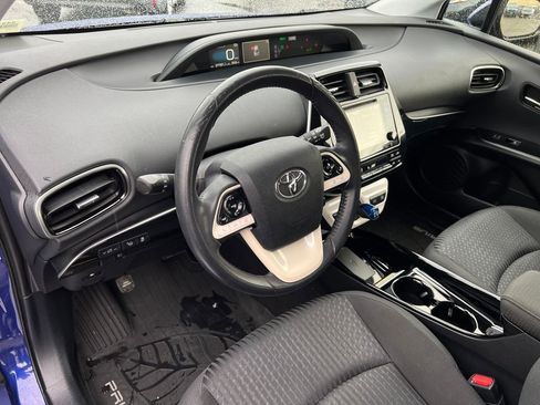 Certified 2018 Toyota Prius Three image 12