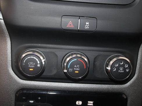 Used 2024 RAM 3500 Tradesman w/ Chrome Appearance Group AWD/4WD image 46