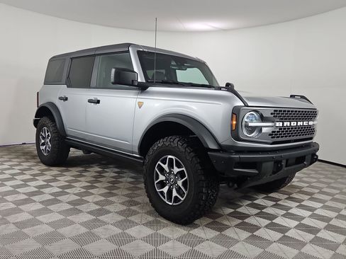 Used 2024 Ford Bronco Badlands image 1