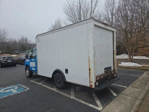 Used 2016 Ford E-350 and Econoline 350 Super Duty image 2