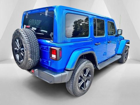 Used 2023 Jeep Wrangler Unlimited Sahara AWD/4WD image 7