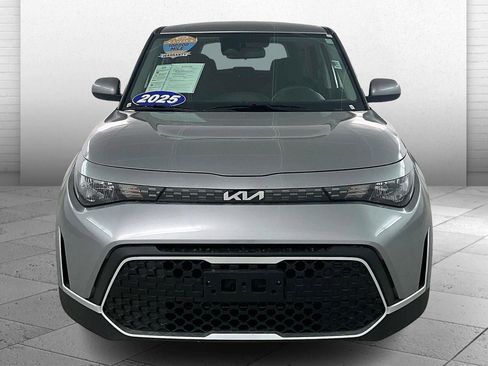 Used 2025 Kia Soul LX FWD image 2