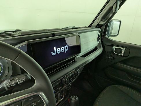 Certified 2025 Jeep Wrangler Unlimited Sahara w/ Safety Group image 24