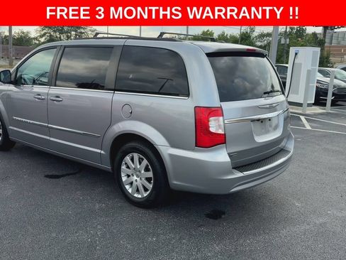Used 2016 Chrysler Town & Country Touring FWD image 6