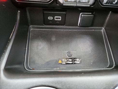 Used 2023 GMC Yukon XL SLT w/ SLT Premium Package image 26