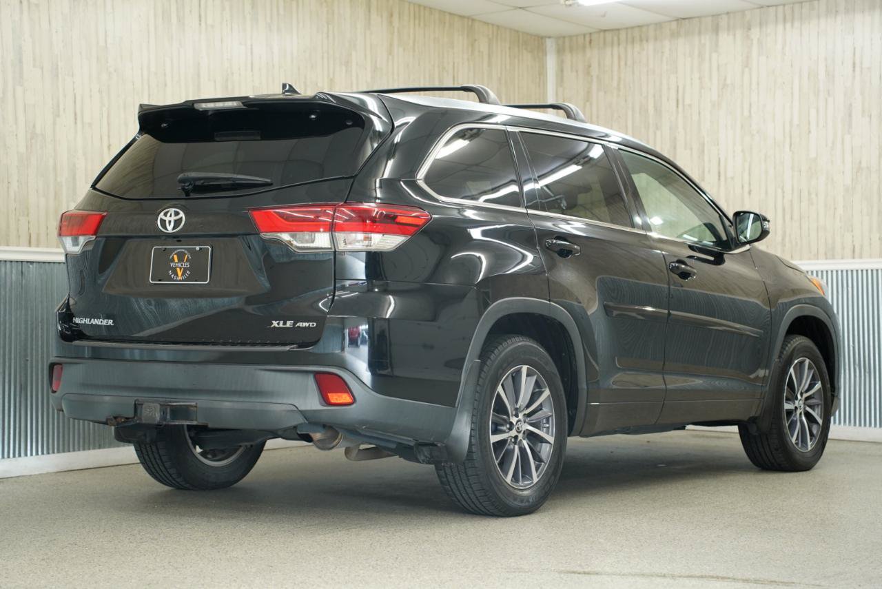 Used 2017 Toyota Highlander XLE AWD/4WD image 10