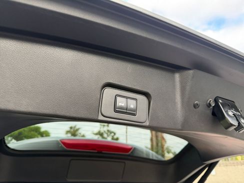 Used 2025 Nissan Rogue SV FWD image 23