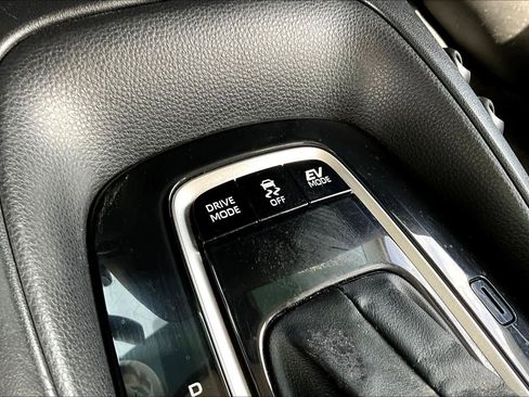 Used 2023 Toyota Corolla LE image 29