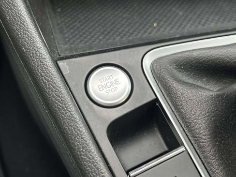 Certified 2023 Volkswagen Jetta SE w/ Panoramic Sunroof Package image 32