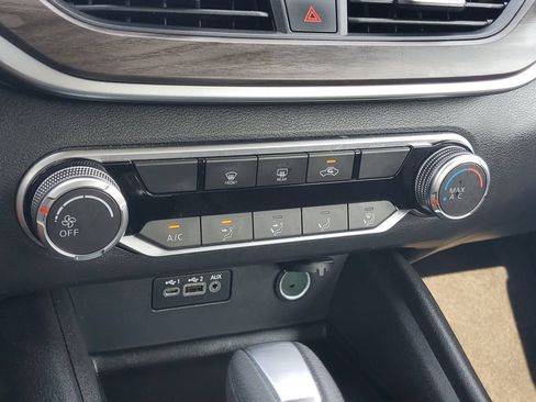Used 2025 Nissan Altima 2.5 SV FWD image 25