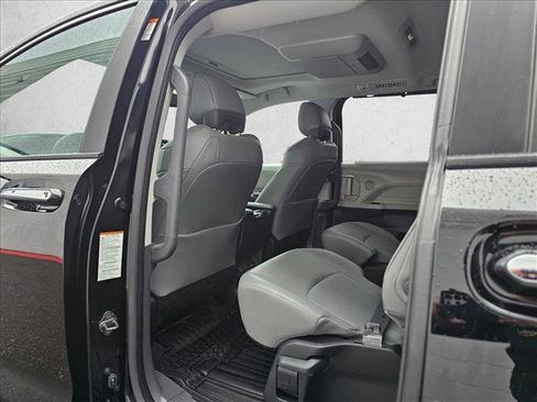Used 2023 Toyota Sienna XLE image 14
