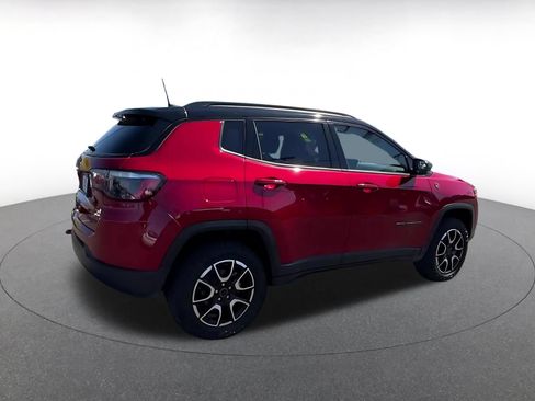 Used 2025 Jeep Compass Trailhawk AWD/4WD image 15