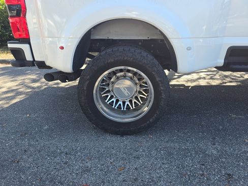 Used 2024 Ford F450 Platinum w/ FX4 Off-Road Package image 6