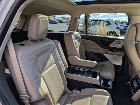 Certified 2022 Lincoln Aviator Reserve w/ Equipment Group 201A image 16