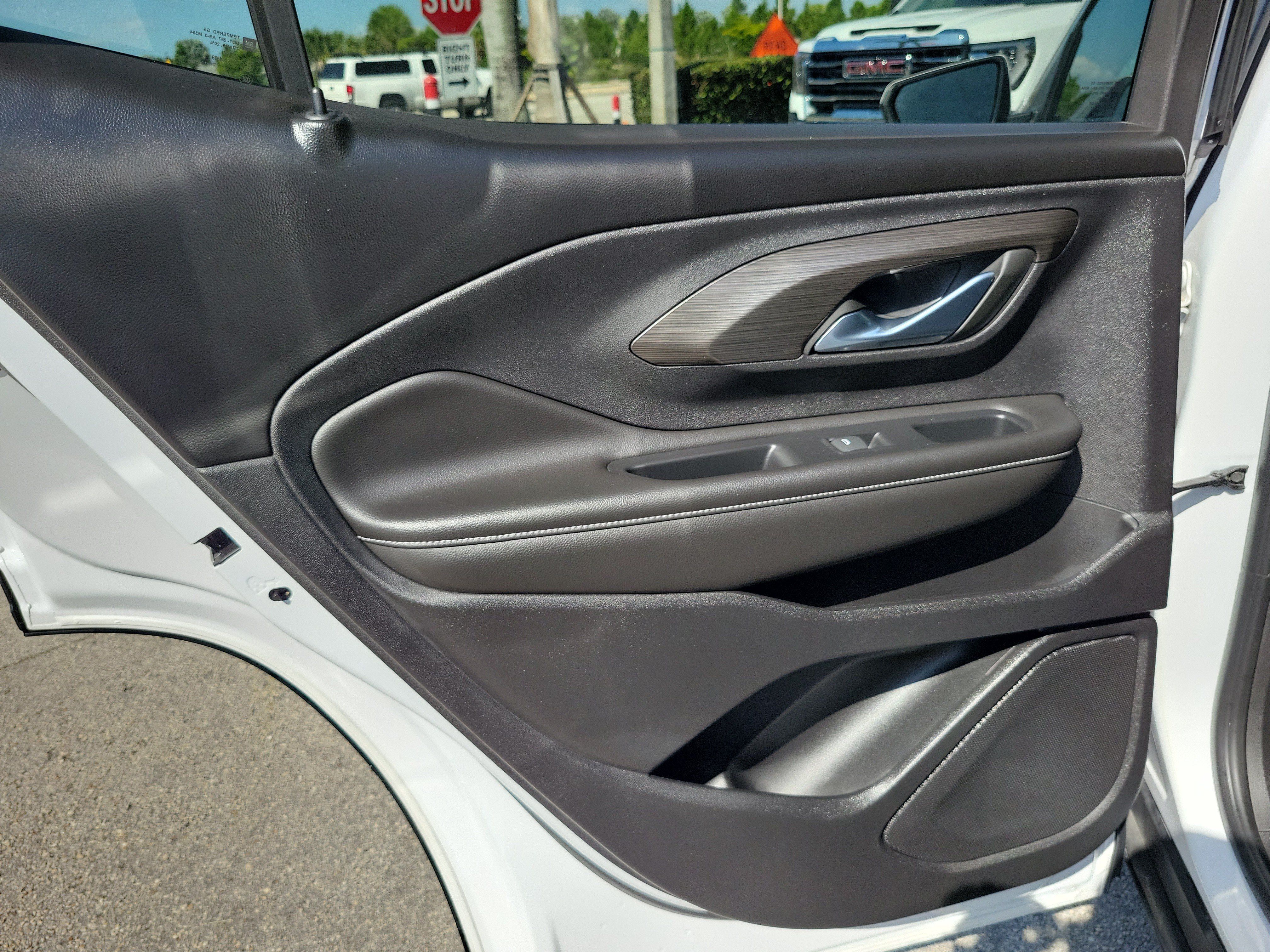 Used 2023 GMC Terrain SLE FWD image 24