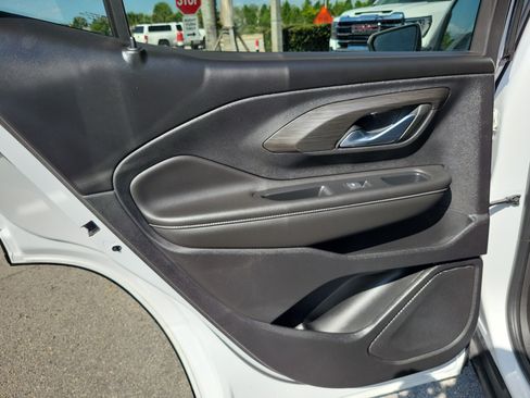 Used 2023 GMC Terrain SLE FWD image 24