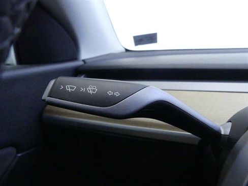 Used 2022 Tesla Model Y Performance AWD/4WD image 19
