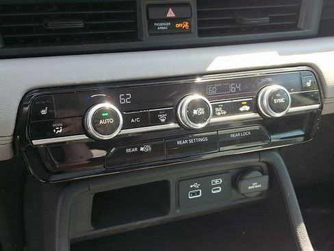 Used 2025 Honda Pilot EX-L image 17