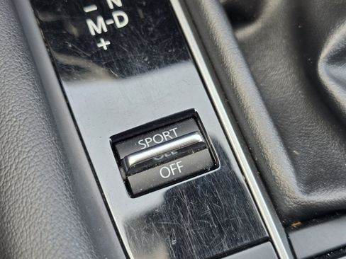 Used 2022 MAZDA MAZDA3 s FWD image 6