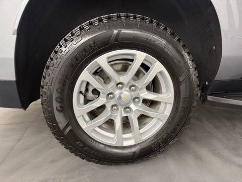 Used 2021 Chevrolet Suburban LT image 11