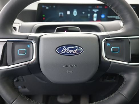 Used 2025 Ford Expedition Active RWD image 12