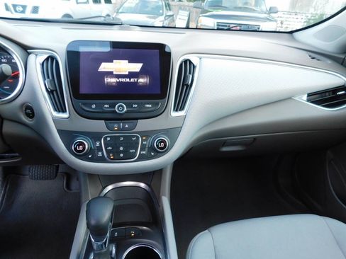 Used 2021 Chevrolet Malibu LT FWD image 7