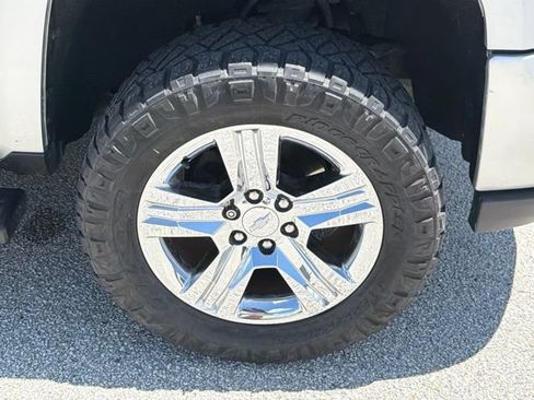 Used 2017 Chevrolet Silverado 1500 Custom w/ Custom Convenience Package RWD image 10