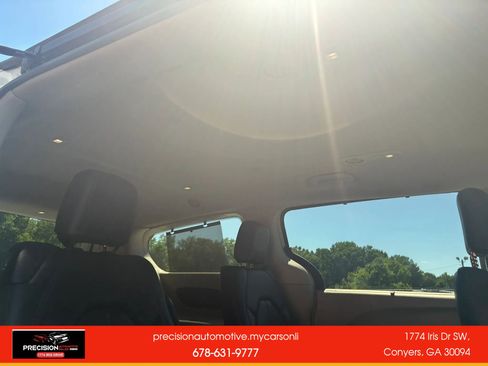 Used 2020 Chrysler Pacifica Touring-L FWD image 17
